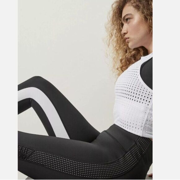 Athleta Hiit It Mesh Capri Tight - M - Picture 3 of 7